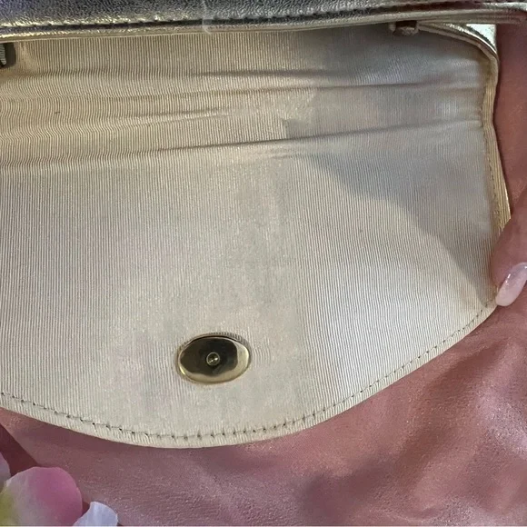 GOLD CLUTCH 6“ x 9“ x .05“ - Picture 10 of 11